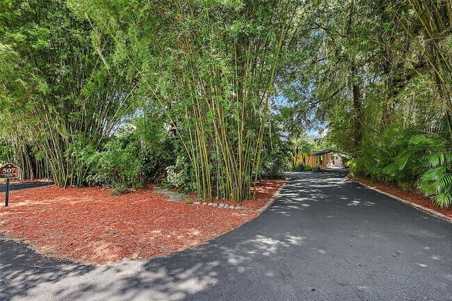 507 Lakeshore Dr