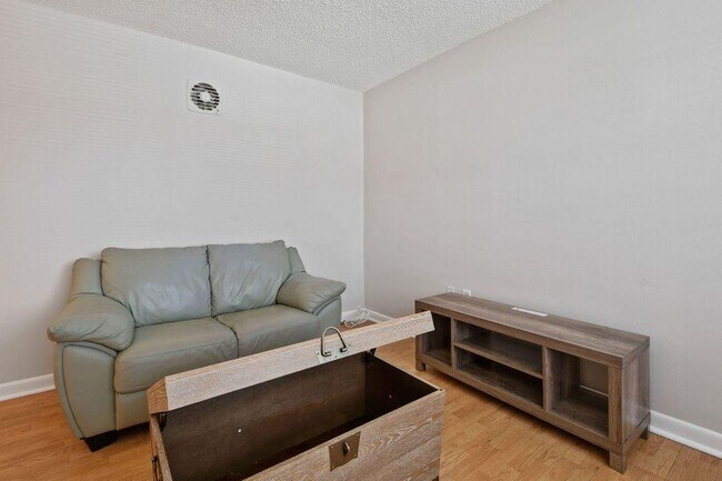 Photo - 333 SE Martin Ave Unit 2-1