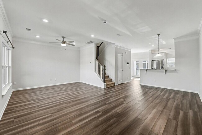 Photo - 342 Silverdrop St