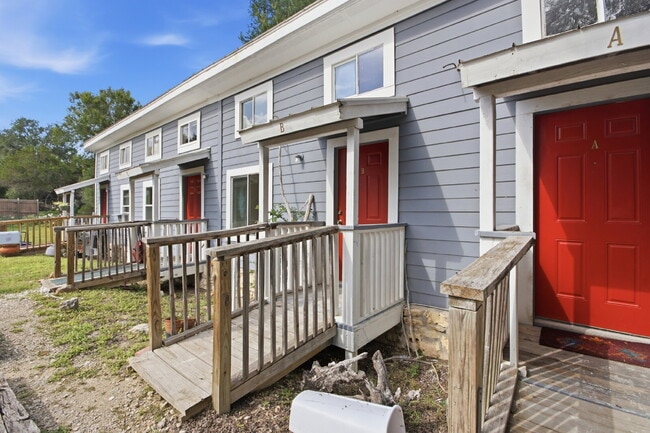 Photo - 1108 W McCarty Ln