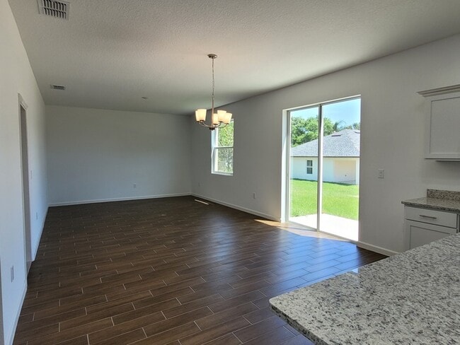 Photo - 307 S 1st St