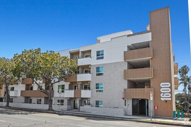 Building Photo - Venice Wave by Wiseman Rental