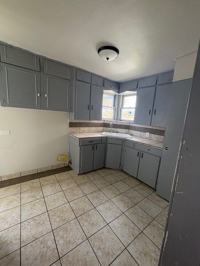 Kitchen - 210 Claremont Ave Unit 210 Claremont