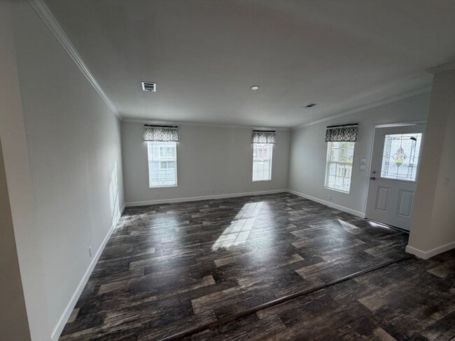 Photo - 79 5th St W
