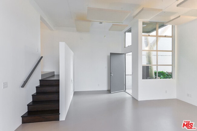 Photo - 558 Rose Ave