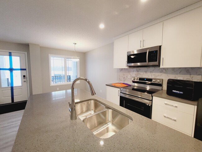 Photo - 990 Stillwater Blvd NW