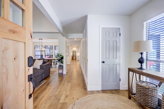 Photo - 5609 Courtyard Cove