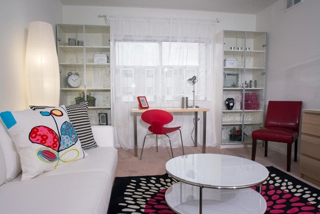 Living Room - Reserves at Arlington