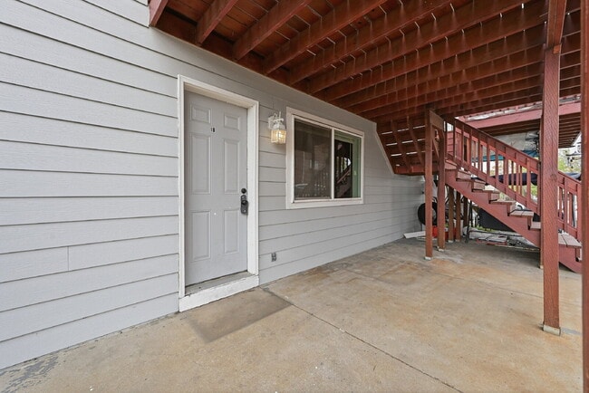 Building Photo - $1,495.95 2-bed, 1-bath, located in Denver with a washer and dryer. Unit 1B