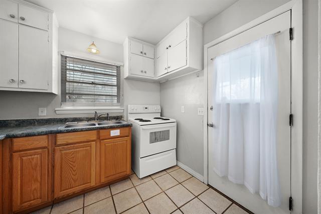 Photo - 523 S Travis St Unit 10