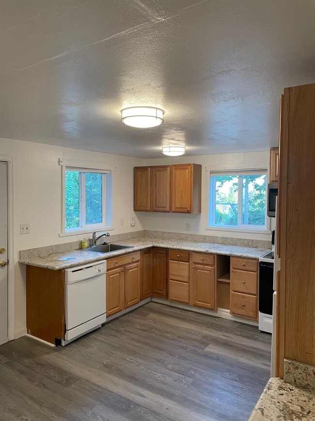 Photo - 704 19th Avenue