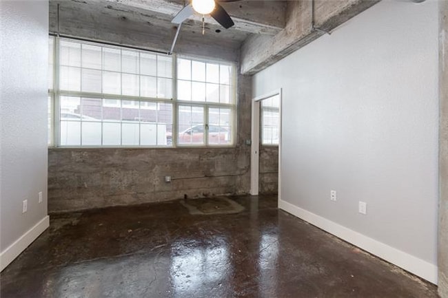 Photo - 321 W 7th St