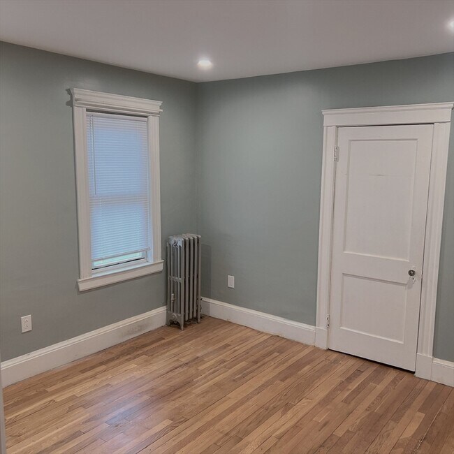 Photo - 20 Lenglen Rd Unit 1