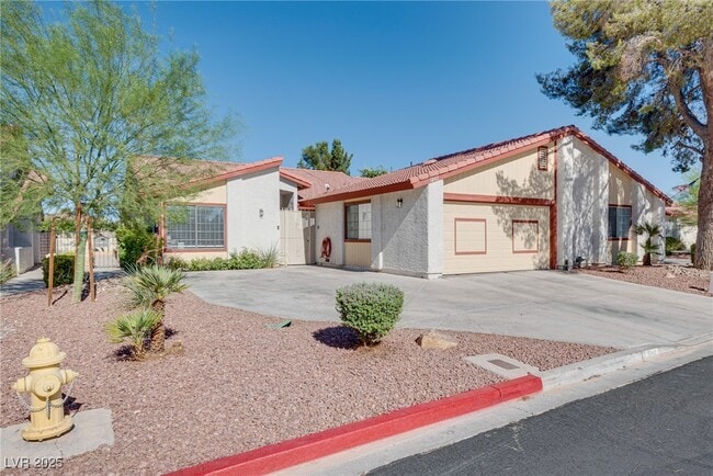 Building Photo - 5242 Dickens Dr Rental