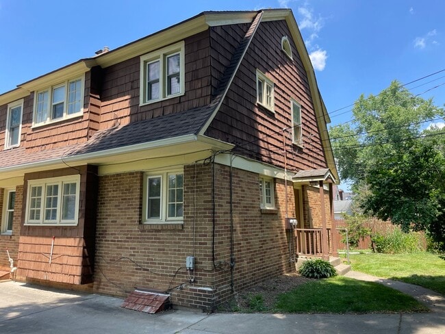 Photo - 2230 Riverside Dr NE Unidad 2