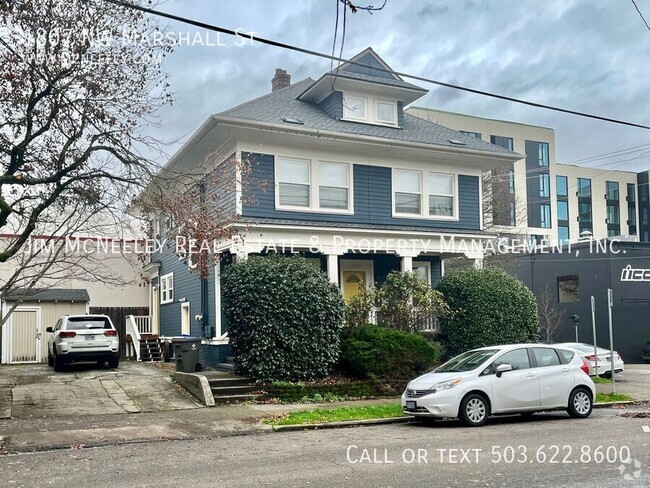 Building Photo - 3 Bed/ 1 Bath Duplex with Finished Attic -... Rental