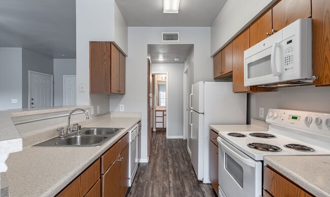 Building Photo - 1350 Skyline Rd Rental