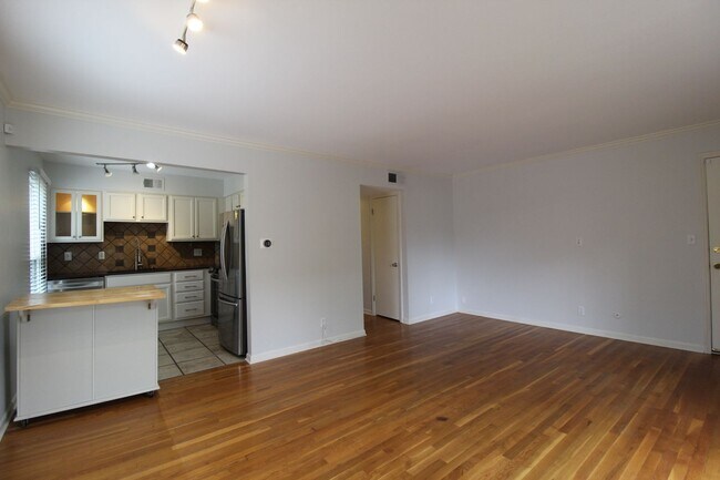 Photo - May FREE On This 2 Bedroom 1 Bath Apartment In The West Plaza Area Unit #1