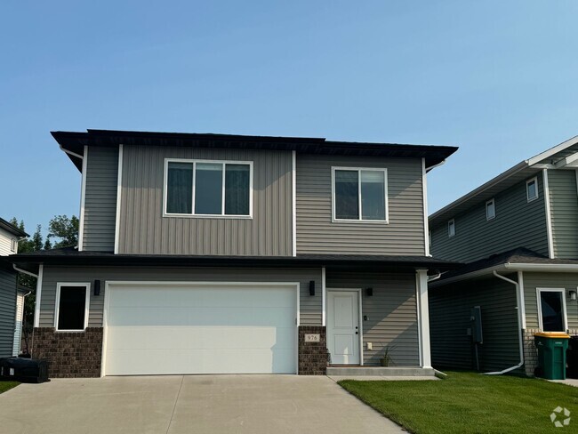 Building Photo - 4-bedroom, 3-bathroom West Fargo Single-Fa... Rental