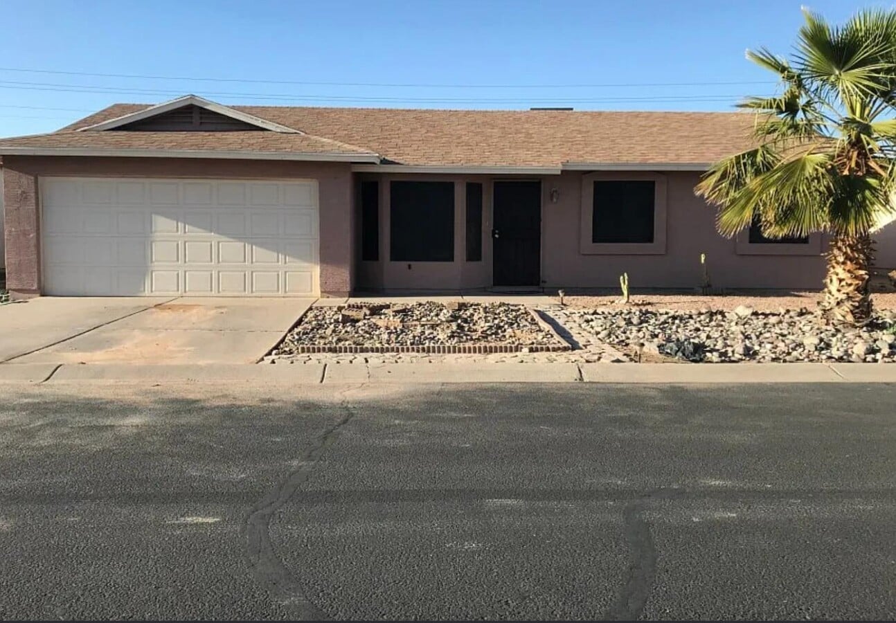 Photo - 814 W Hess Ave