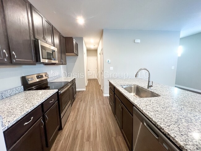 Photo - 521 Rochdale Run