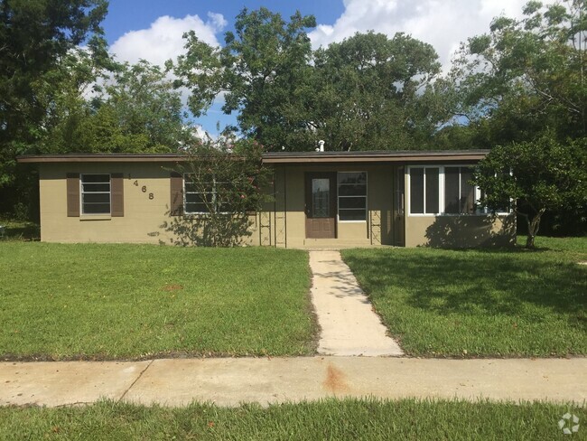 Building Photo - 3 Bed 1 Bath Home With Washer Dryer Hook U...