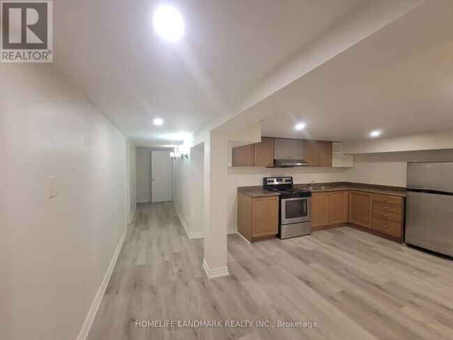 Photo - 307 Axminster Dr