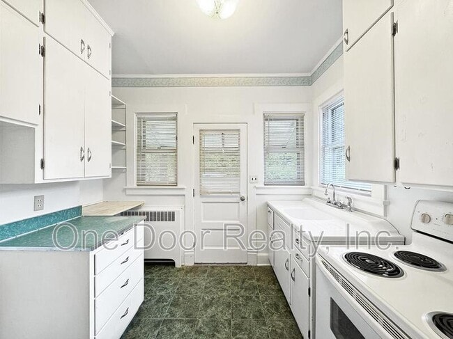 Photo - 727 Richmond Rd