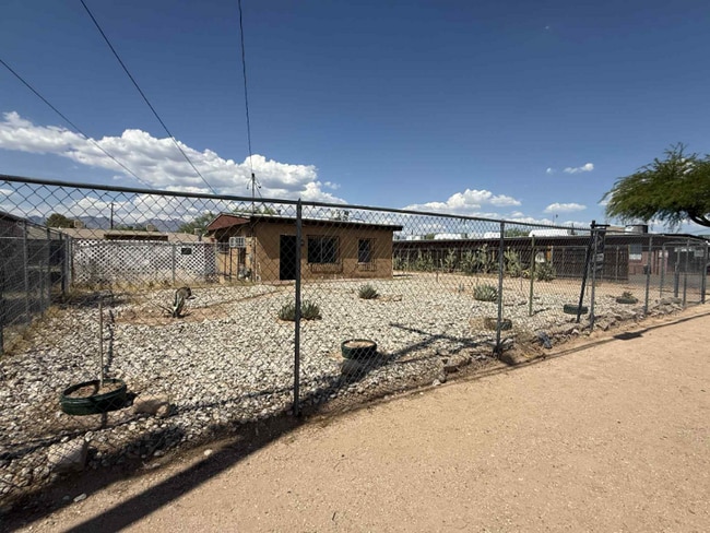 Photo - 5709 E 26th St