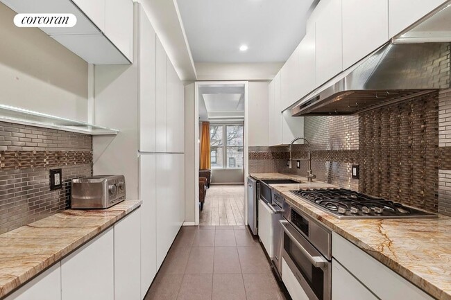 Building Photo - 557 W 159th St Rental