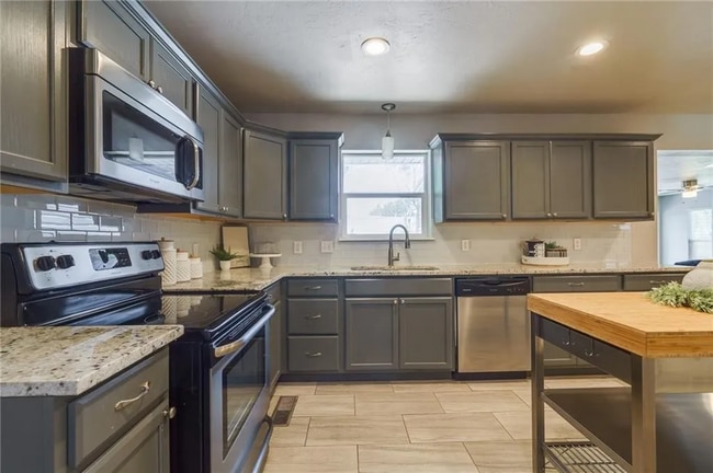 Photo - 1501 Carlton Way