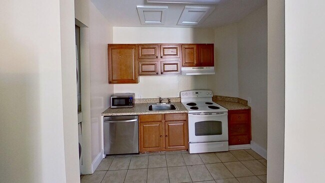 Photo - 2 bed / 2.5 bath ~ Move-In Today Apartment Unit B