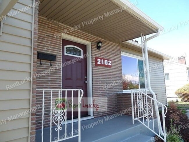 Building Photo - 2102 N Ferdinand St