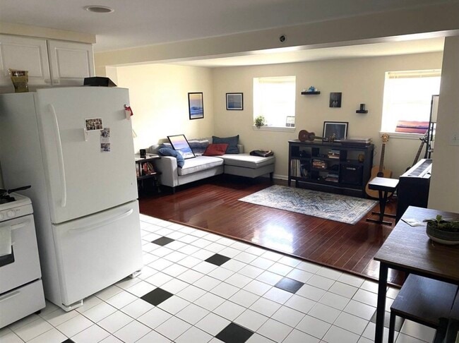 Living Room - 136 Hill St Unit 3