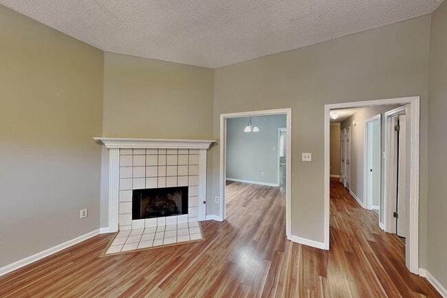 978 Nolan Ln