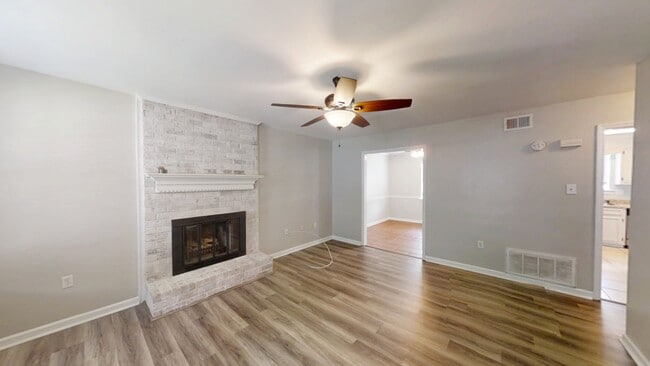 Photo - 334 Lamplighter Ln