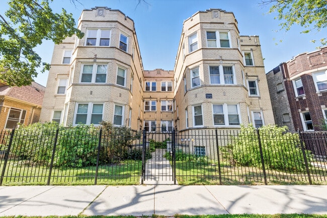 Building Photo - 6312 N Fairfield Ave Unit 3B