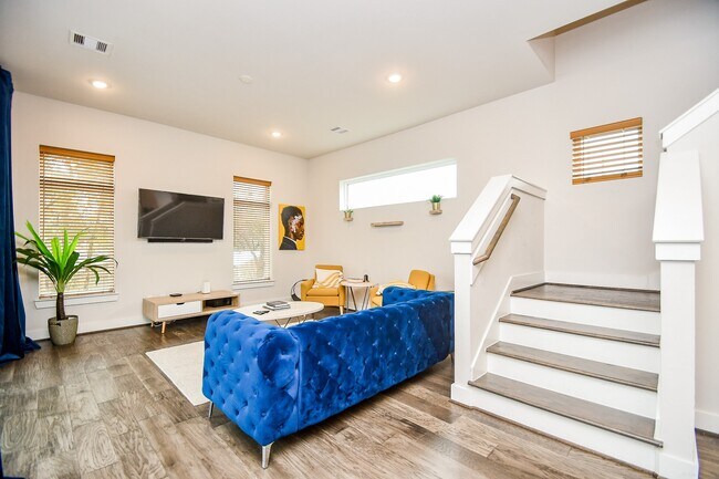 Photo - 5811 Fairdale Ln