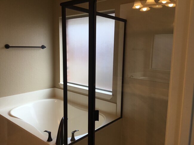 Photo - 4112 Chloe Ln