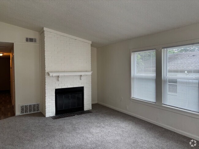 Building Photo - 4 Bedroom 2 Bath Rental