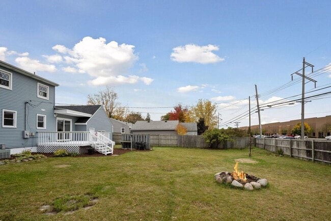 Photo - 5060 Hughes Ave NE