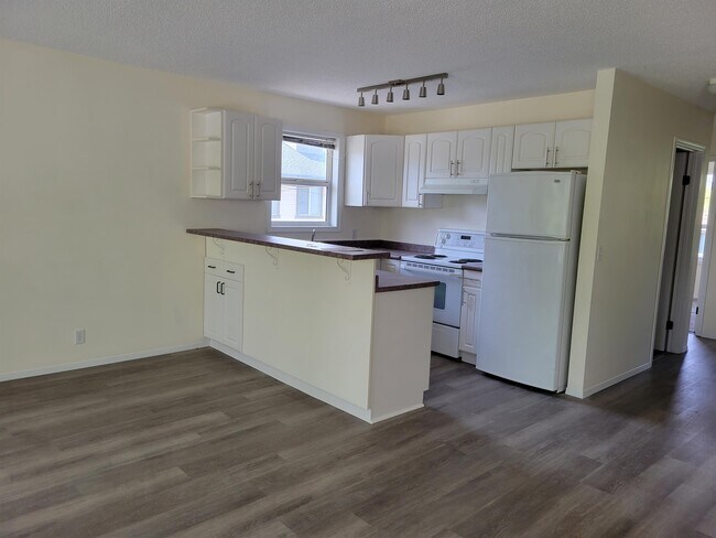 Photo - 228-226 6 Ave