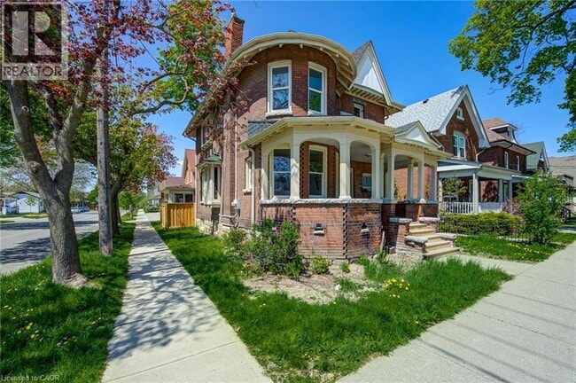 Photo - 200 Park Ave