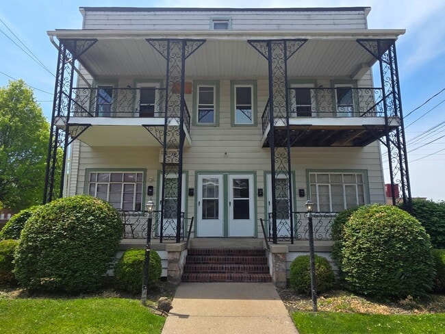 Photo - 152 8th St NW