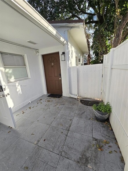 Building Photo - 5712 Hollywood Blvd Unit 3 Rental