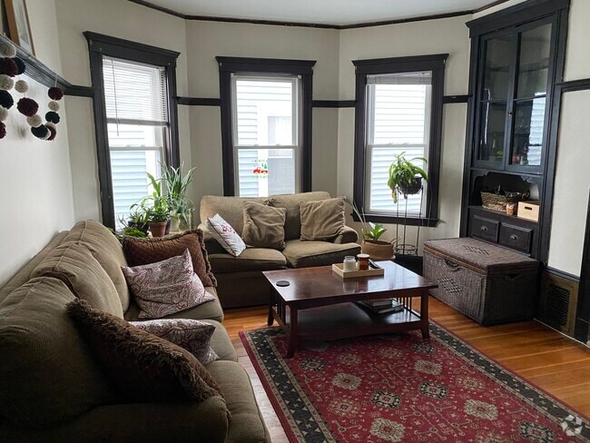 Building Photo - 54 Tremont St Unit 3 Rental