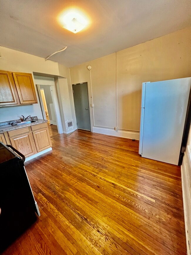 Photo - 145 Lorentz St