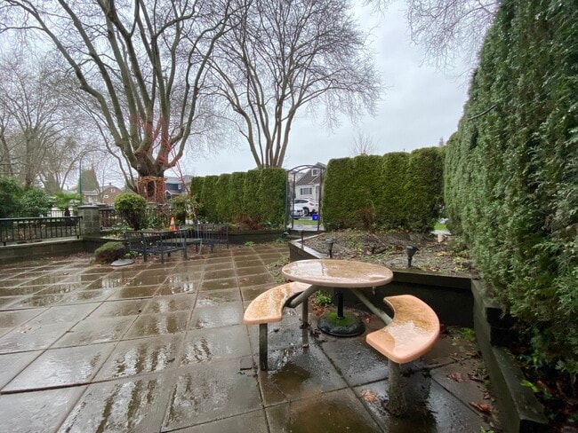 Photo - 142 42nd Av E