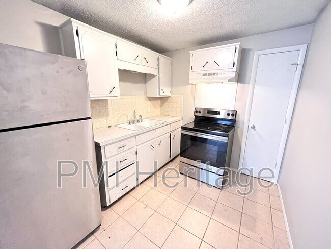 Photo - 813 N Pleasant St Unit Apt E