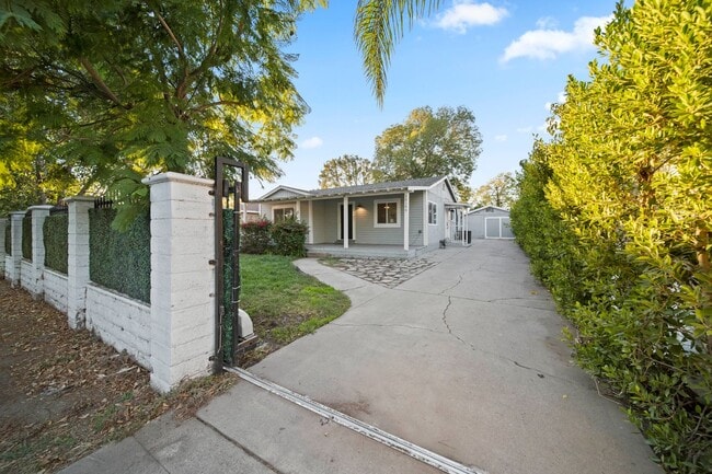 Building Photo - 15105 Nurmi St Unit 15105 A Nurmi St